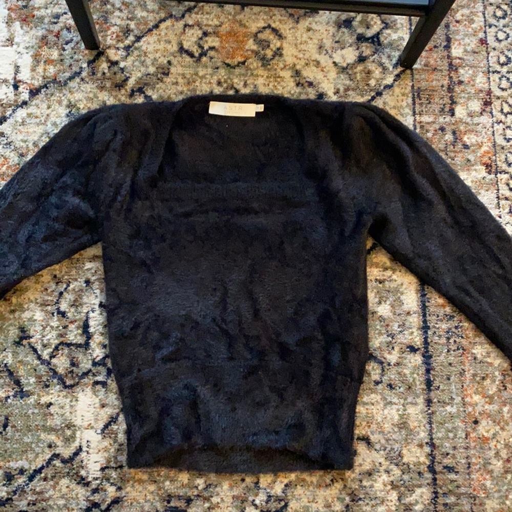 Square neck shirt